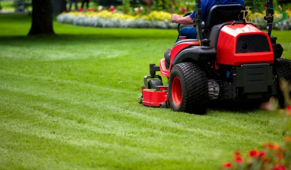 Tips on mowing patterns in your baseball turf